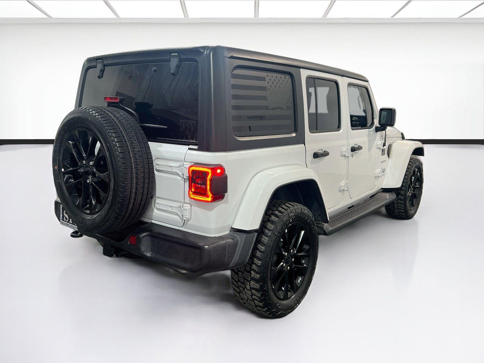 Used 2021 Jeep Wrangler Unlimited Sahara w/ Cold Weather Group AWD/4WD image 4