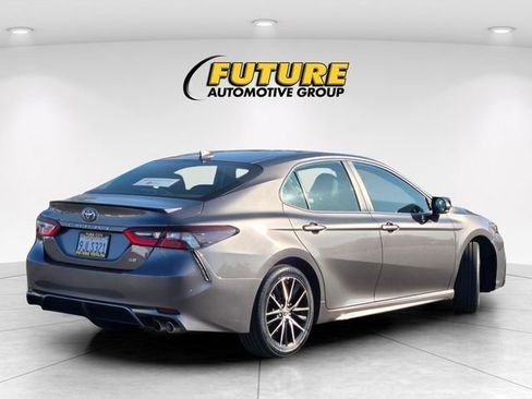 Used 2024 Toyota Camry SE w/ Convenience Package FWD image 5