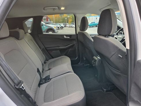 Used 2021 Ford Escape SE image 18