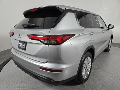 Used 2022 Mitsubishi Outlander ES image 4