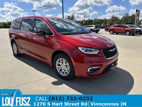 New 2026 Chrysler Pacifica Select image 6