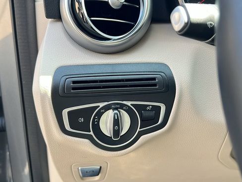 Used 2022 Mercedes-Benz GLC 300 4MATIC image 23