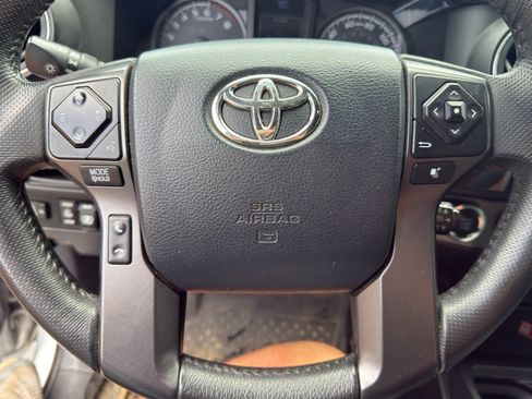 Used 2017 Toyota Tacoma TRD Sport w/ Tow Package (A/T) AWD/4WD image 17