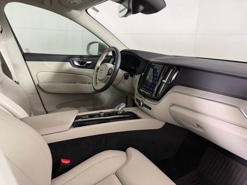 Used 2022 Volvo XC60 B6 Inscription w/ Advanced Package image 32