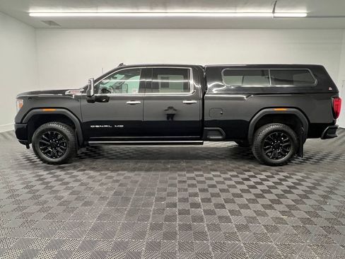 Used 2022 GMC Sierra 2500 Denali w/ Denali Black Diamond Edition AWD/4WD image 2