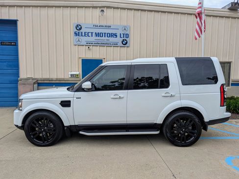 Used 2015 Land Rover LR4 HSE LUX image 3