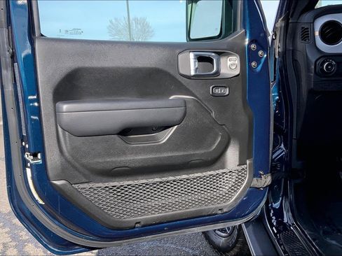 Certified 2025 Jeep Wrangler Sport S image 18