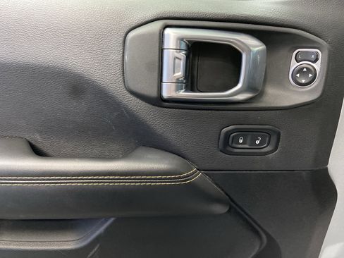 Used 2024 Jeep Wrangler Sahara image 12