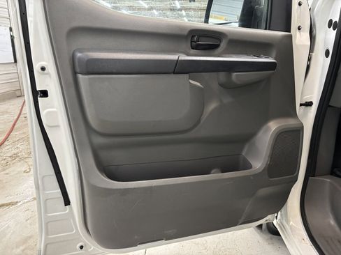 Used 2021 Nissan NV 2500 SV image 9