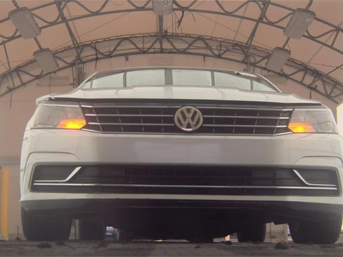 Used 2016 Volkswagen Passat 1.8T SE image 3