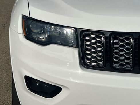 Used 2019 Jeep Grand Cherokee Altitude AWD/4WD image 14