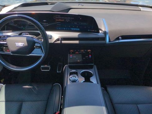 Certified 2026 Cadillac Vistiq Premium Luxury w/ LPO, Floor Liner Package AWD/4WD image 14