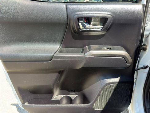 Used 2020 Toyota Tacoma TRD Sport w/ Technology Package AWD/4WD image 15