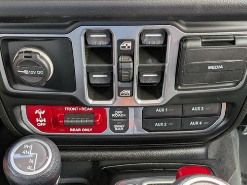 Used 2025 Jeep Wrangler Unlimited Rubicon AWD/4WD image 24