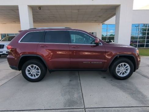 Used 2020 Jeep Grand Cherokee Laredo AWD/4WD image 8