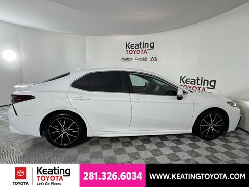 Used 2023 Toyota Camry SE FWD image 4