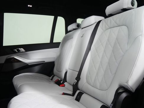 Used 2026 BMW X7 xDrive40i image 17