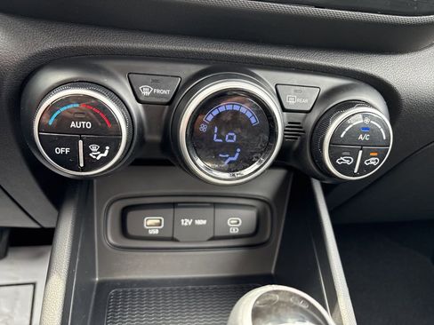 Certified 2023 Hyundai Venue SEL FWD image 21