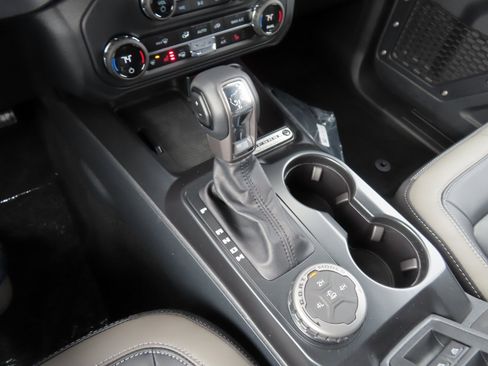 New 2025 Ford Bronco Outer Banks image 15