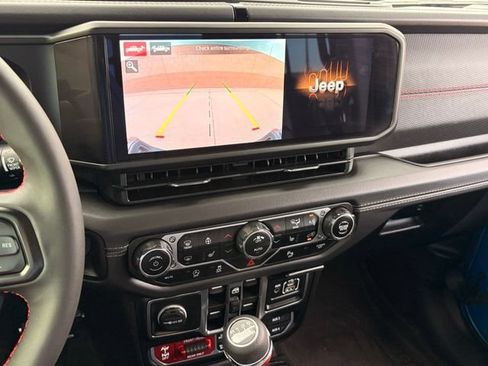 Used 2024 Jeep Gladiator Rubicon AWD/4WD image 7