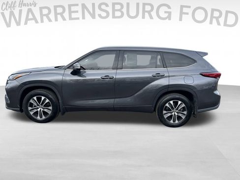 Used 2022 Toyota Highlander XLE image 4