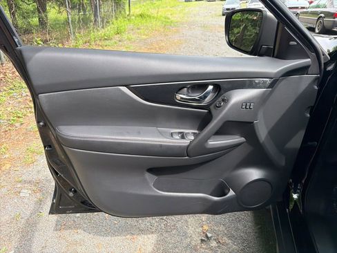 Used 2019 Nissan Rogue SL w/ Premium Package AWD/4WD image 18