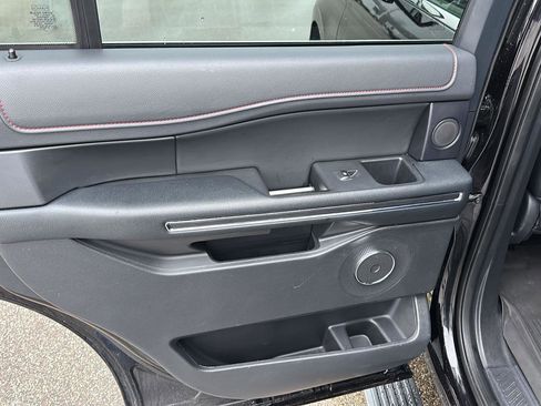 Used 2024 Ford Expedition Limited image 17