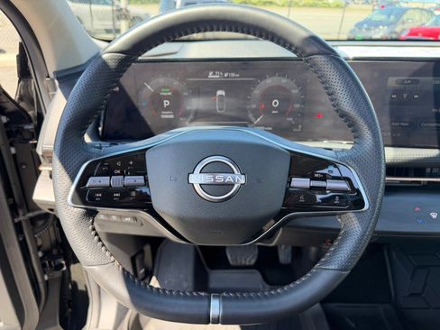 Used 2023 Nissan Ariya FWD image 12