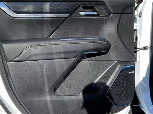 Used 2024 GMC Acadia Elevation w/ Black Edition image 17