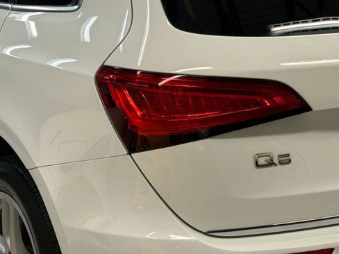 Used 2017 Audi Q5 2.0T Premium Plus w/ Technology Package AWD/4WD image 12