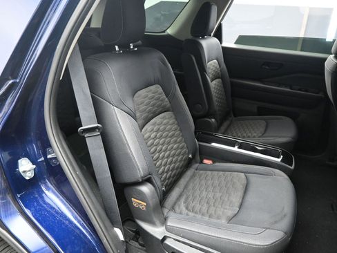 Used 2023 Nissan Pathfinder SV w/ SV Premium Package image 13