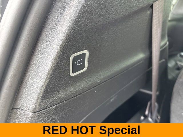 Used 2023 Chrysler Pacifica Touring FWD image 32