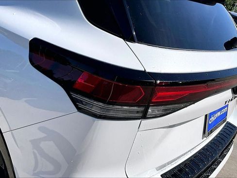 New 2026 Volkswagen Tiguan SE R-Line AWD/4WD image 30
