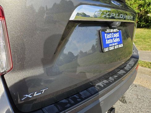Used 2020 Ford Explorer XLT w/ Equipment Group 202A AWD/4WD image 10