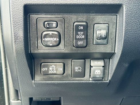 Used 2018 Toyota Tundra SR5 w/ SR5 Upgrade Package RWD image 12