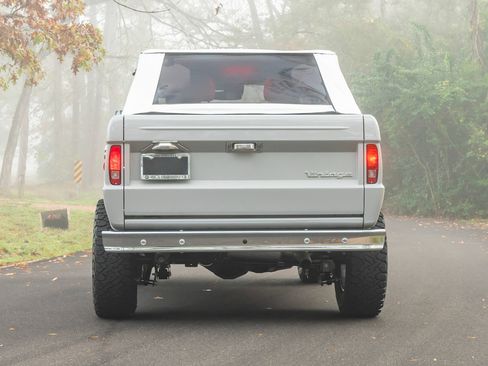 Used 2024 Ford Bronco Black Diamond AWD/4WD image 19