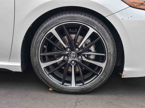 Used 2018 Toyota Camry XSE image 10