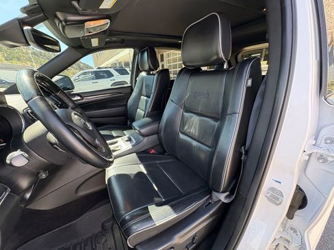 Used 2019 Jeep Grand Cherokee Overland AWD/4WD image 16