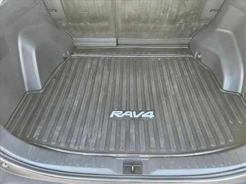 Used 2021 Toyota RAV4 XLE w/ Convenience Package AWD/4WD image 6