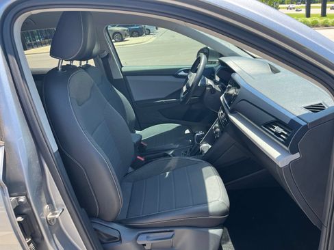 Used 2022 Volkswagen Taos SE w/ Driver Assistance Package FWD image 35