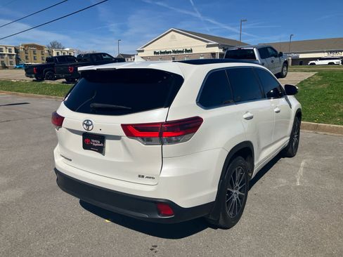 Used 2017 Toyota Highlander SE image 7