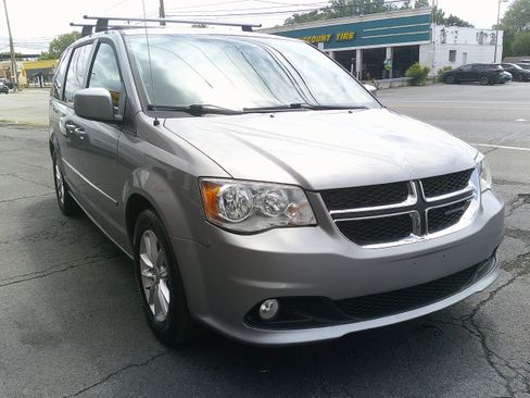 Used 2016 Dodge Grand Caravan SXT FWD image 14