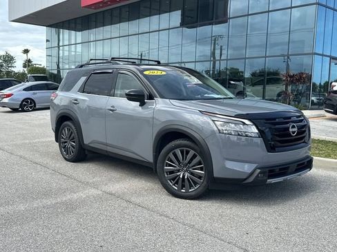 Used 2024 Nissan Pathfinder SL w/ SL Premium Package AWD/4WD image 2