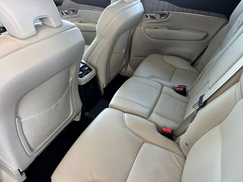Certified 2024 Volvo XC90 T8 Plus w/ Protection Package Premier AWD/4WD image 11