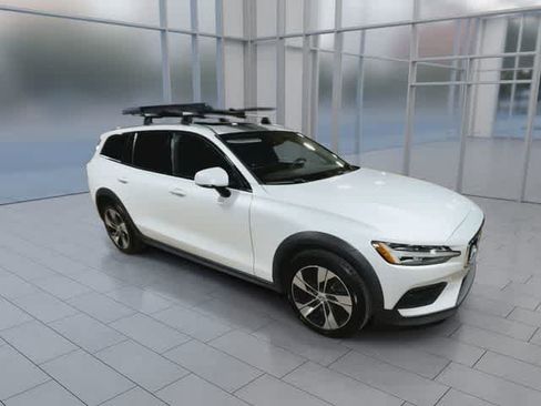 Used 2020 Volvo V60 T5 Cross Country w/ Protection Package Premier AWD/4WD image 2