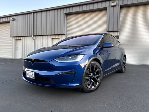 Used 2023 Tesla Model X image 5