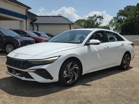 Used 2024 Hyundai Elantra SEL w/ Convenience Package FWD image 5