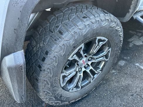 Used 2024 GMC Canyon AT4 w/ LPO, Off Road Lift Package image 7