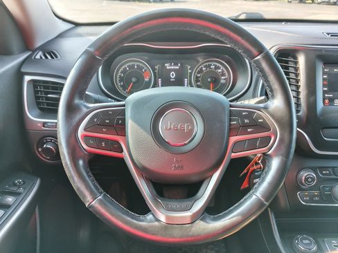 Used 2020 Jeep Cherokee Latitude w/ Cold Weather Group AWD/4WD image 21