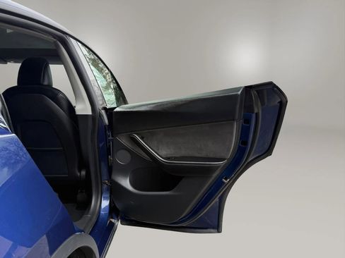 Used 2021 Tesla Model Y Long Range image 36
